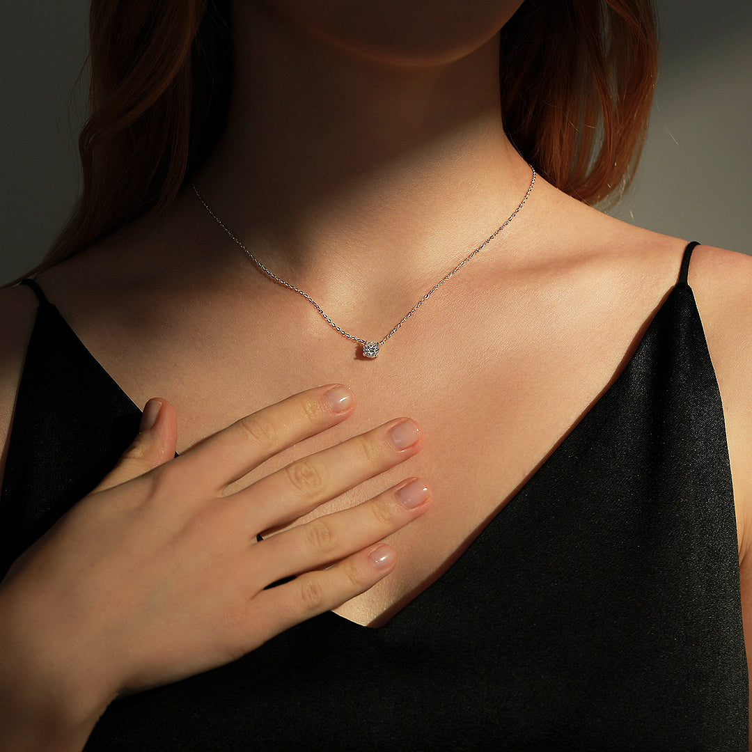 Prm2009: The 0.8 Carat Moissanite Solitaire Brilliance Necklace