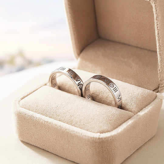 Heartstrings | High-Polished Roman Numeral Engraved Flat Wedding Band