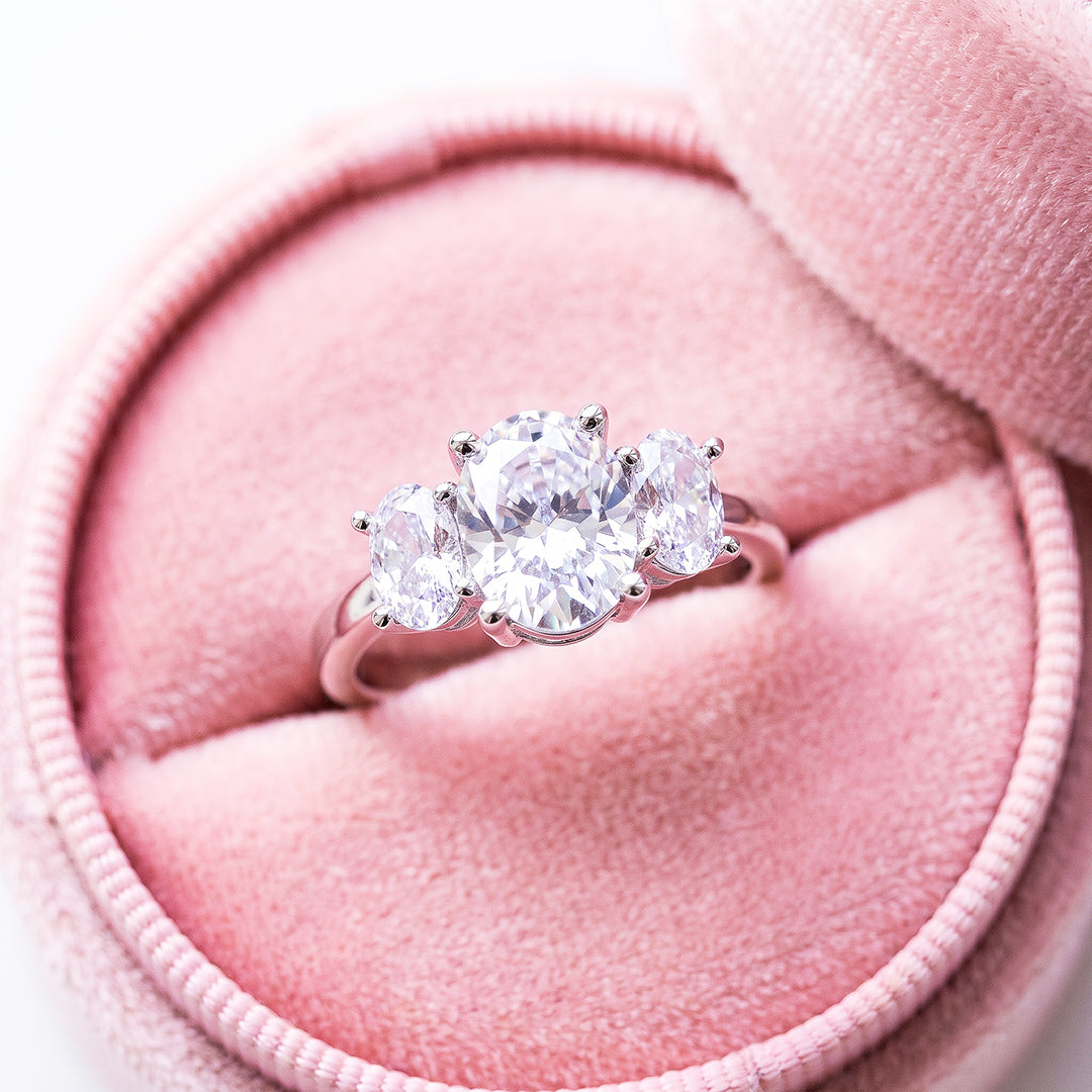 Oval Three-Stone Ring | Women&