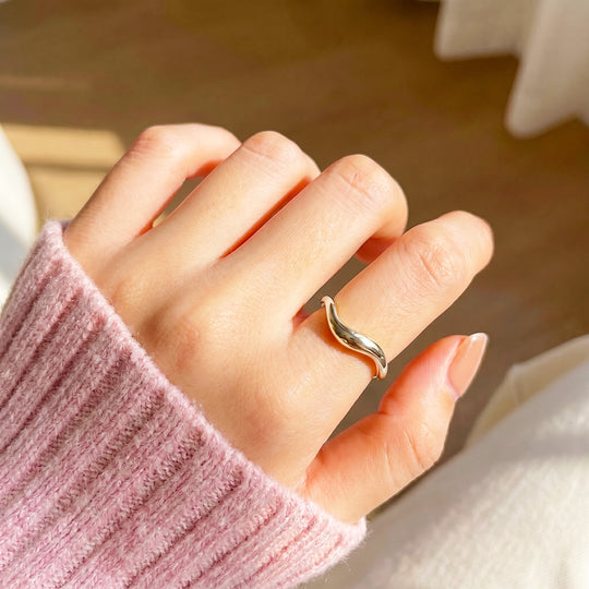 Fluid Wave Band Ring | White Gold-Plated Adjustable Ring | Luxe2064
