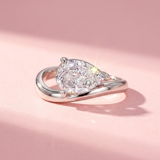 Pear Solitaire Curved Wave Band | Women&