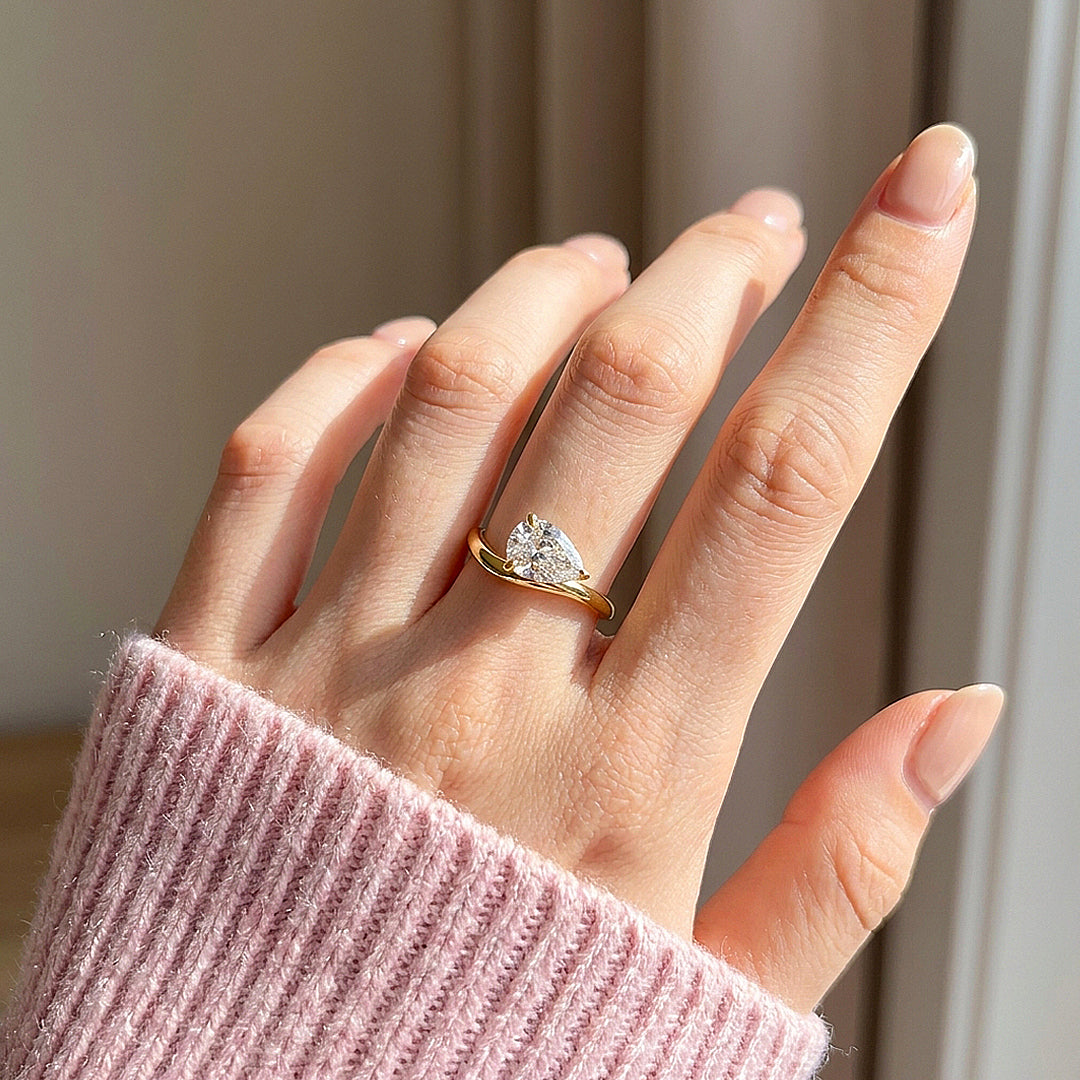 Pear Solitaire Curved Wave Band | Women&