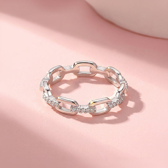 Interlocking Chain Link Pavé Band | Women&