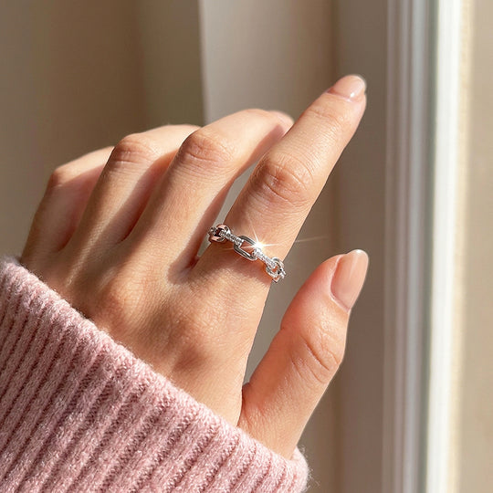 Interlocking Chain Link Pavé Band | Women&