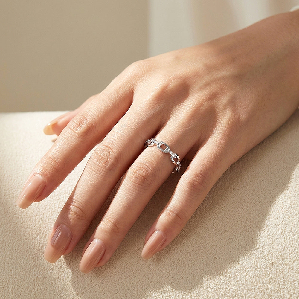 Interlocking Chain Link Pavé Band | Women's Ring | Luxe2129