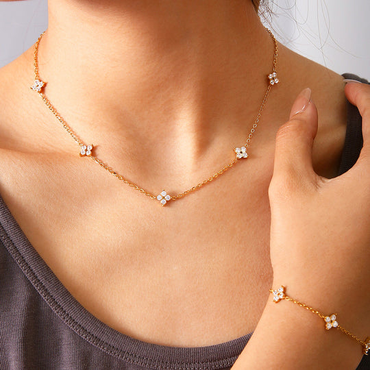 Clover Bloom Pendant Necklace | Gold | Luxe4423 - Luxe Necklace | Singapore Jewellery, Wedding Rings &amp; Gifts | Same Day Delivery | Tiara.com.sg