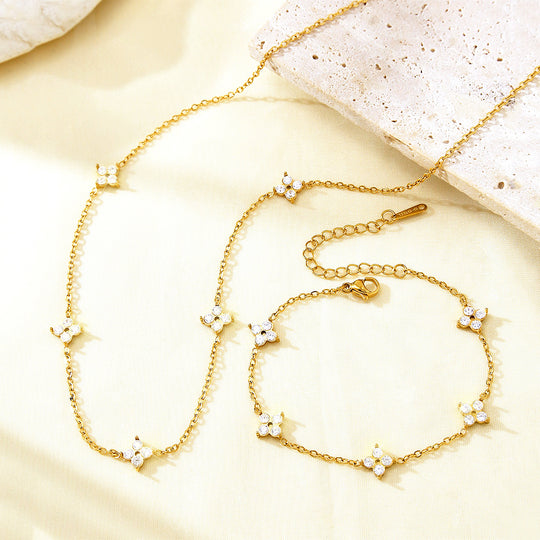 Clover Bloom Pendant Necklace | Gold | Luxe4423 - Luxe Necklace | Singapore Jewellery, Wedding Rings &amp; Gifts | Same Day Delivery | Tiara.com.sg