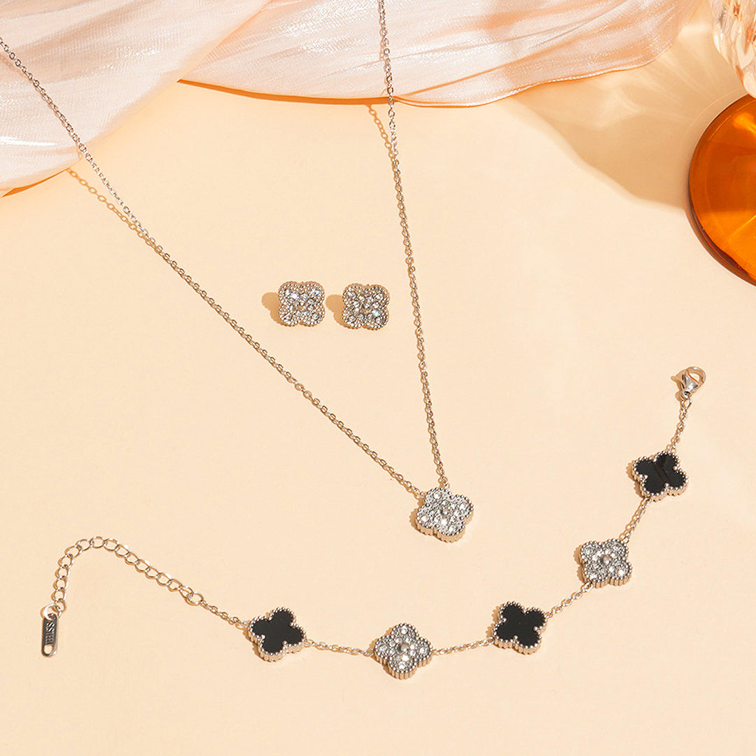 Clover Motif Pendant Necklace | Gold | Luxe4433 - Luxe Necklace | Singapore Jewellery, Wedding Rings &amp; Gifts | Same Day Delivery | Tiara.com.sg