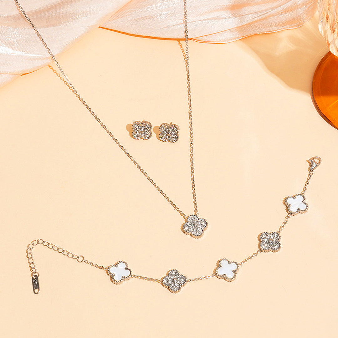 Clover Motif Pendant Necklace | Gold | Luxe4433 - Luxe Necklace | Singapore Jewellery, Wedding Rings &amp; Gifts | Same Day Delivery | Tiara.com.sg