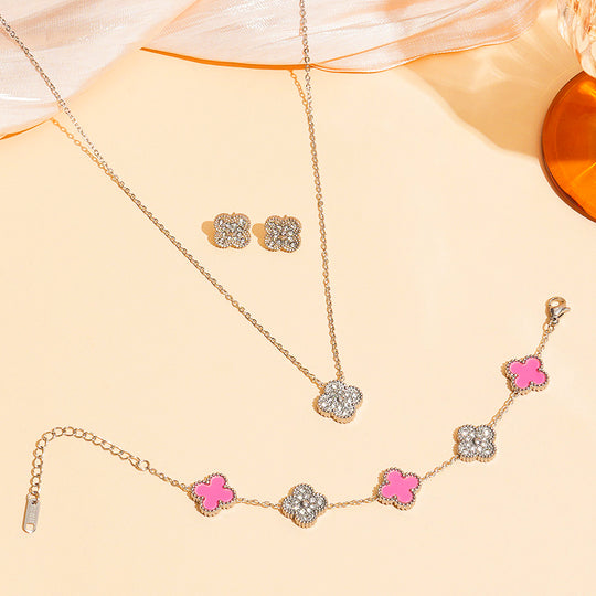 Clover Motif Pendant Necklace | Gold | Luxe4433 - Luxe Necklace | Singapore Jewellery, Wedding Rings &amp; Gifts | Same Day Delivery | Tiara.com.sg