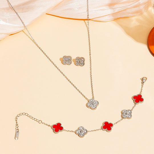 Clover Motif Pendant Necklace | Gold | Luxe4433 - Luxe Necklace | Singapore Jewellery, Wedding Rings &amp; Gifts | Same Day Delivery | Tiara.com.sg