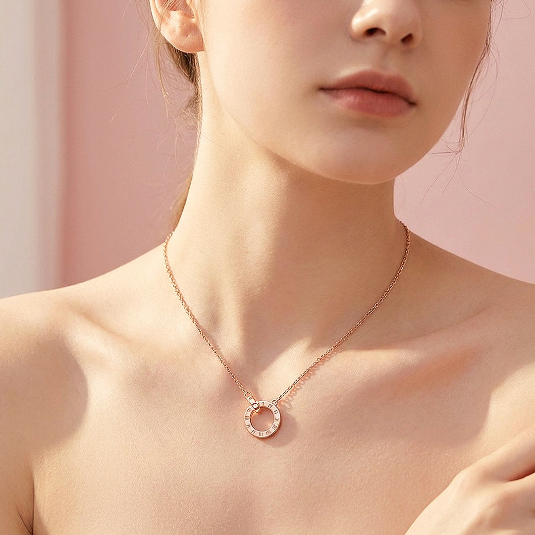 Roman Circle Pendant Necklace | White Gold | Luxe4460