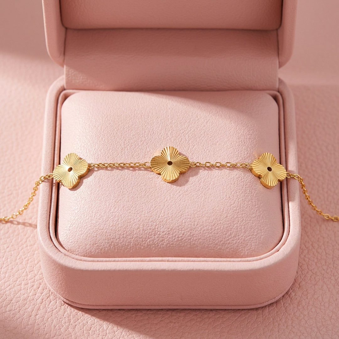 Guilloché Clover Pendant Necklace &amp; Bracelet | Luxe4512