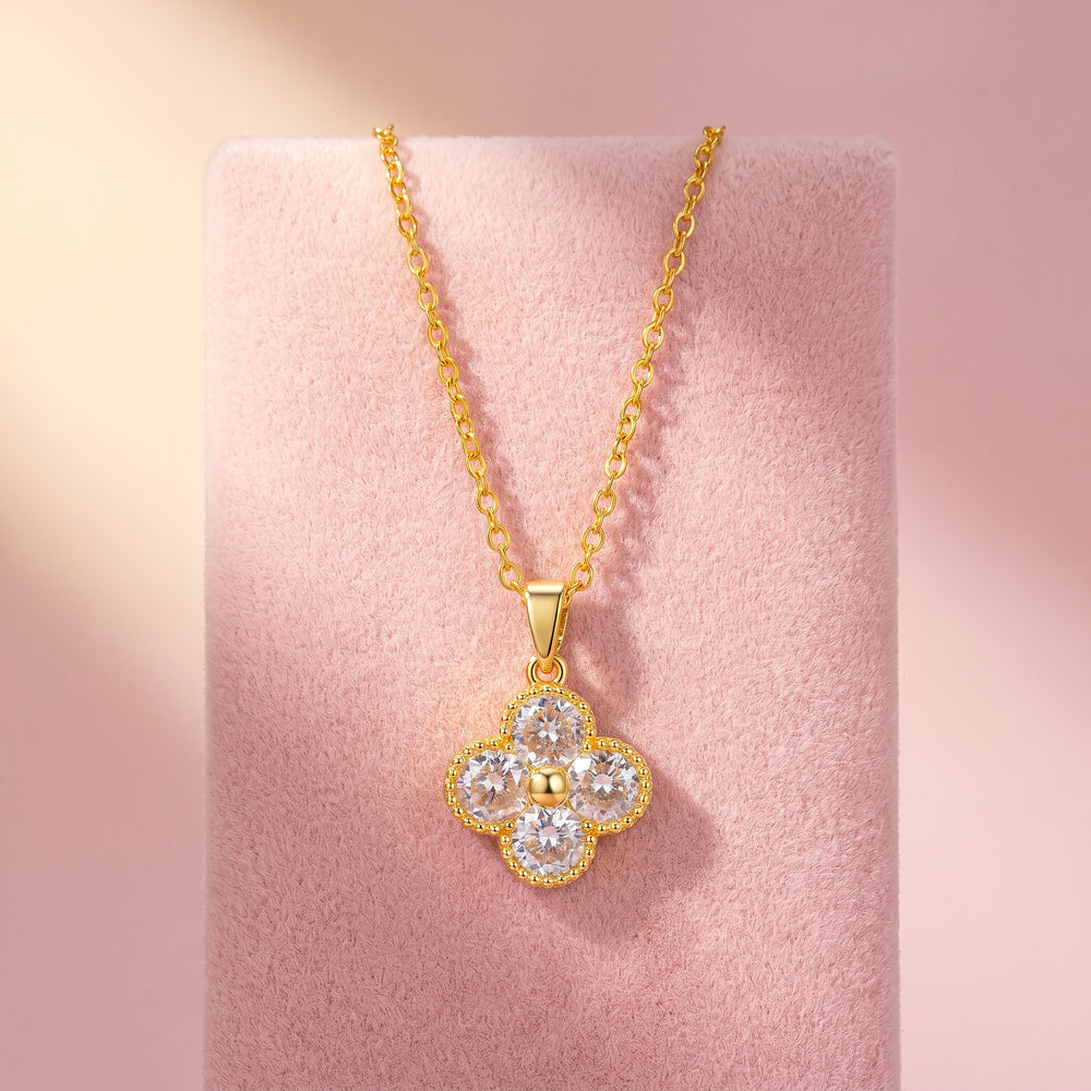 White Clover Floral Diamond Simulant Pendant Necklace | Gold | Luxe4541