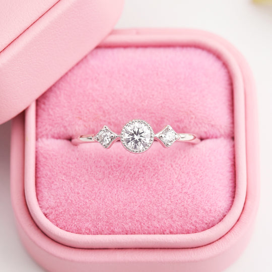 Milgrain Three-Stone Ring | Women&