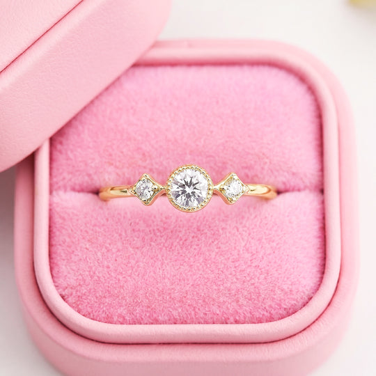 Milgrain Three-Stone Ring | Women&