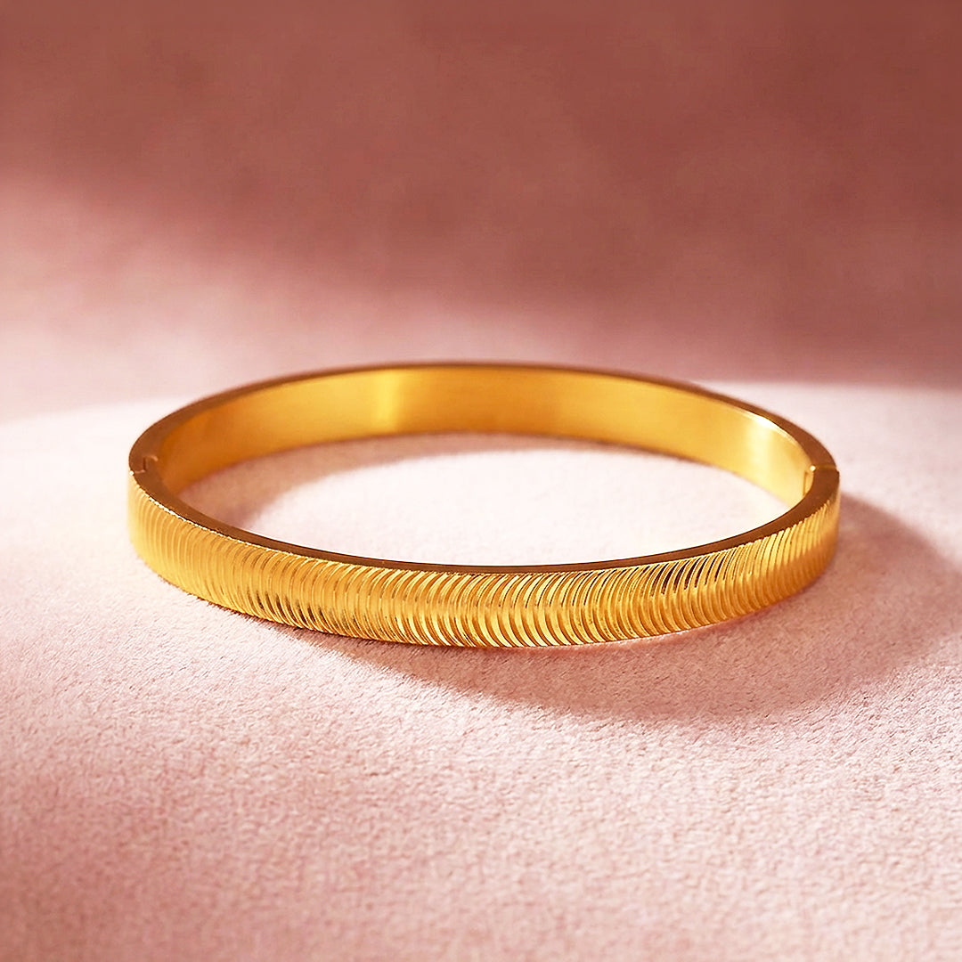 Herringbone Ribbed Gold Bangle | Luxe6474