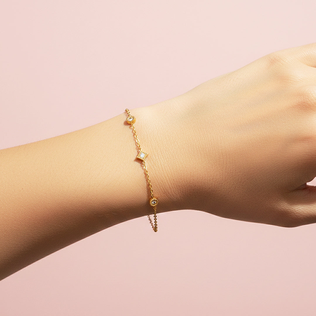 Vintage Star & Medallion Bracelet | 18K Gold | Diamond Simulant | Luxe6525 - Bracelet | Singapore Jewellery, Wedding Rings & Gifts | Same Day Delivery | Tiara.com.sg