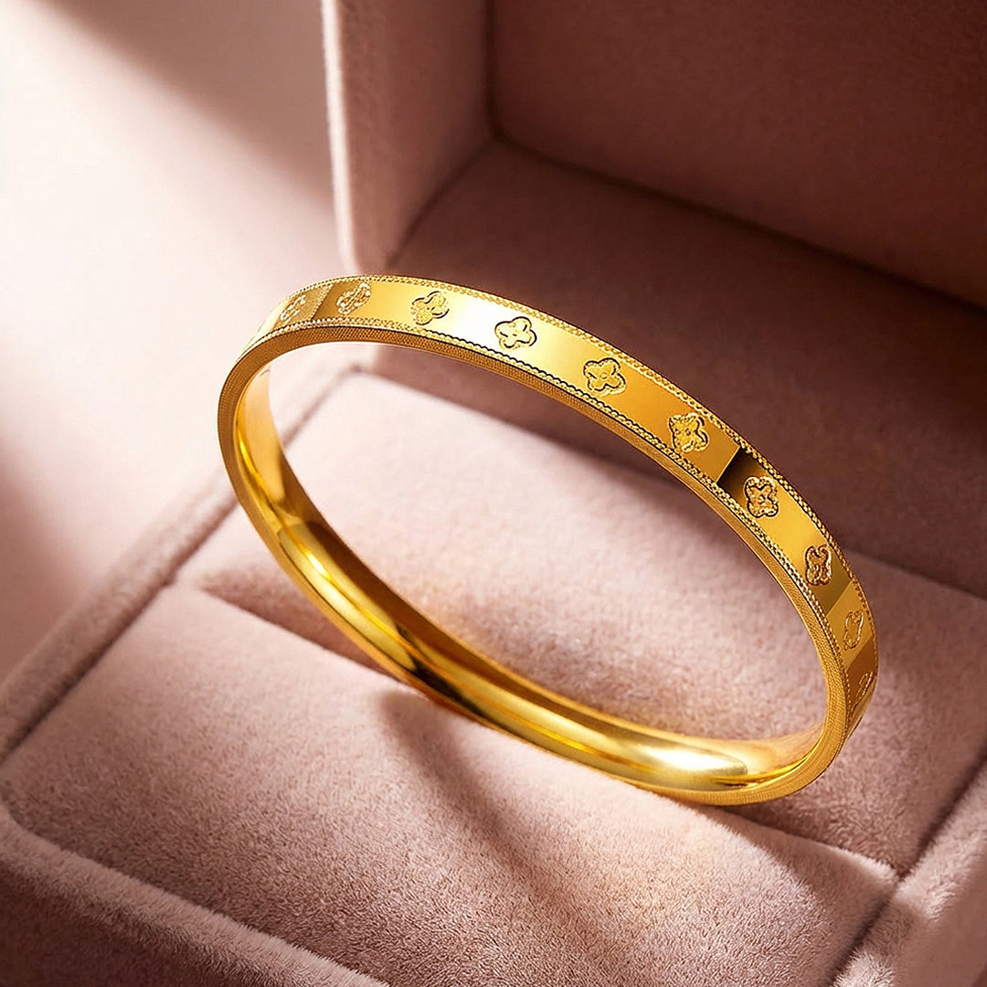 Clover Motif Gold Bangle Bracelet | Luxe6547 - bangle | Singapore Jewellery, Wedding Rings &amp; Gifts | Same Day Delivery | Tiara.com.sg
