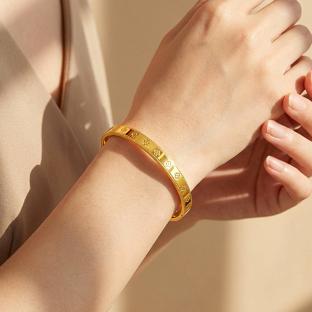 Clover Motif Gold Bangle Bracelet | Luxe6547 - bangle | Singapore Jewellery, Wedding Rings &amp; Gifts | Same Day Delivery | Tiara.com.sg