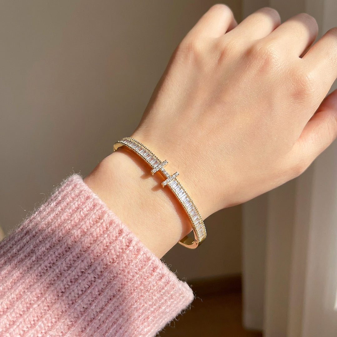 Baguette Channel H-Bar Gold Bangle Bracelet | Luxe6551 - bangle | Singapore Jewellery, Wedding Rings &amp; Gifts | Same Day Delivery | Tiara.com.sg