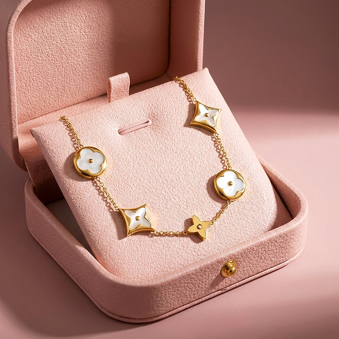 Clover &amp; Star Mother of Pearl Charm Bracelet | Luxe6584