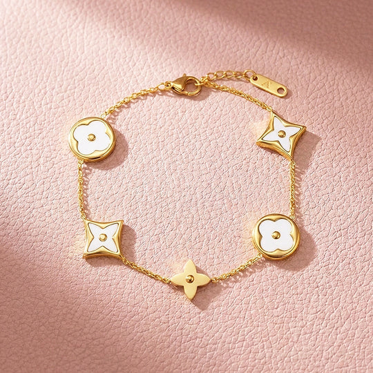 Clover &amp; Star Mother of Pearl Charm Bracelet | Luxe6584