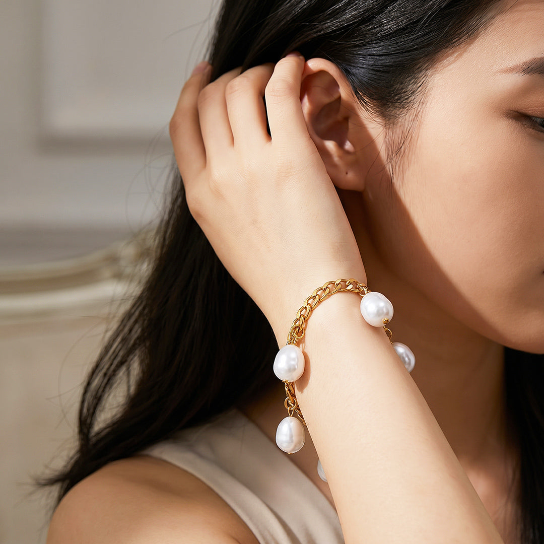 Pearl Drop Figaro Chain Bracelet | Luxe6722