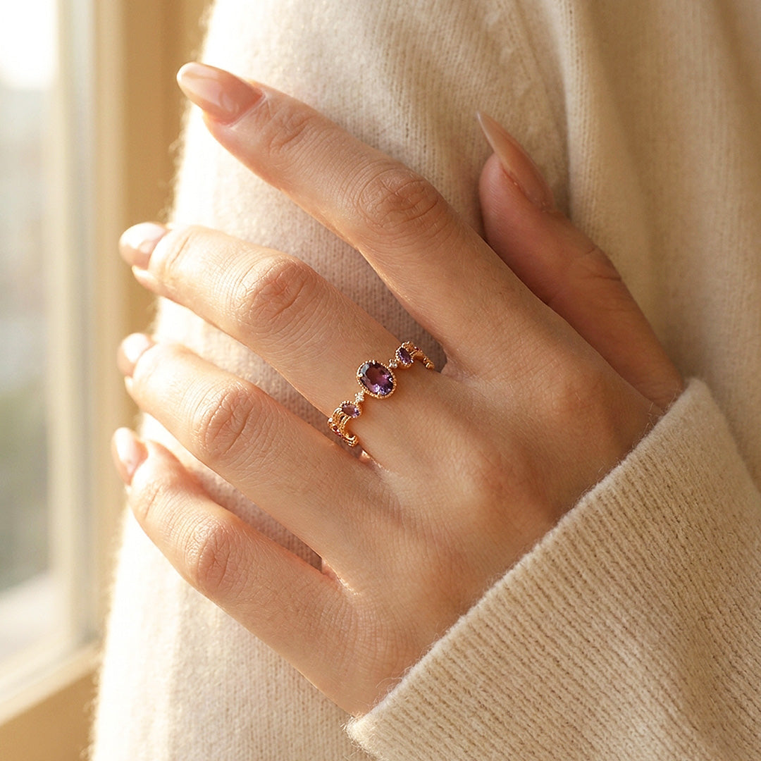 Amara Vintage Three-Stone | Women&