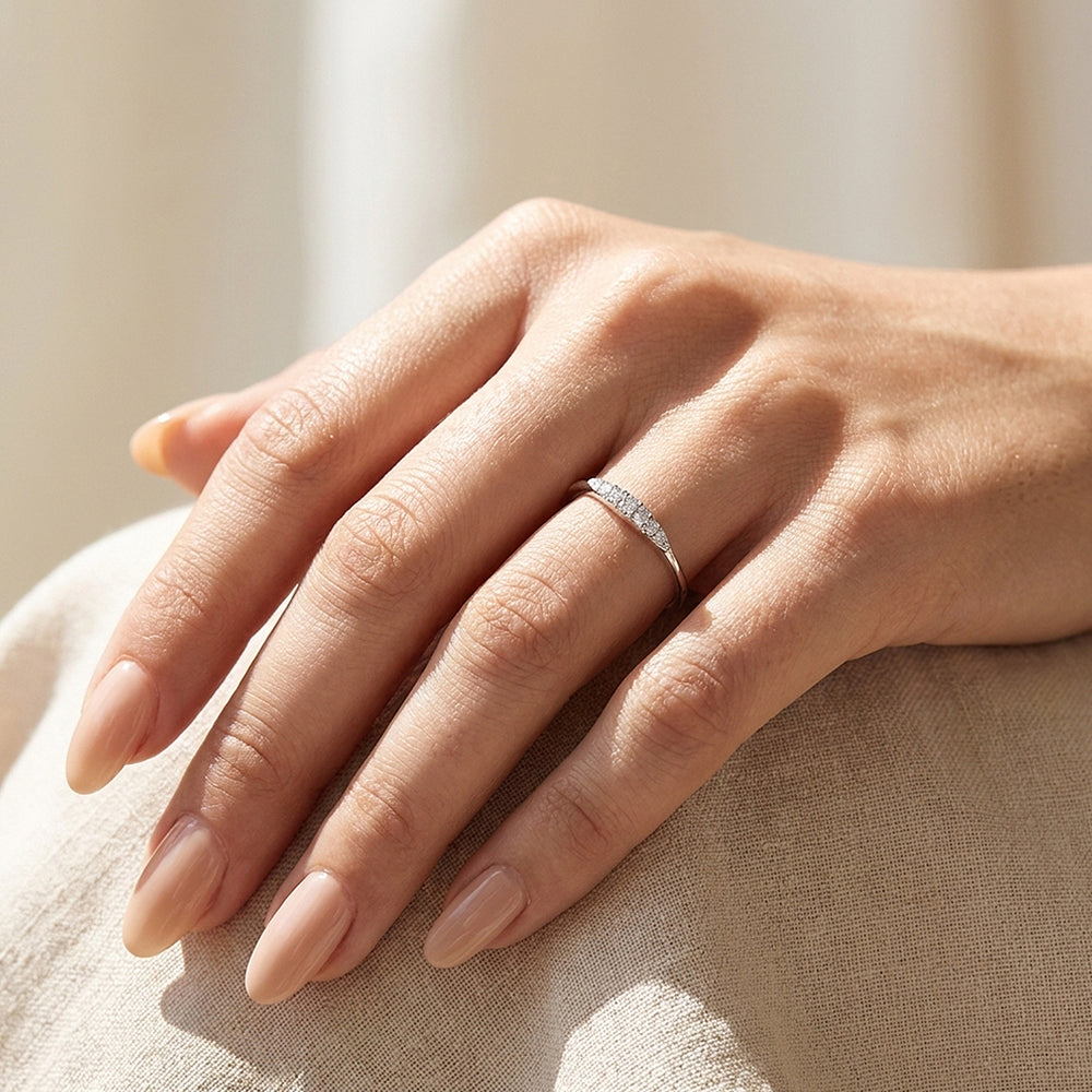 Pavé Curved Bar Moissanite Silver Women Ring | Prm5037