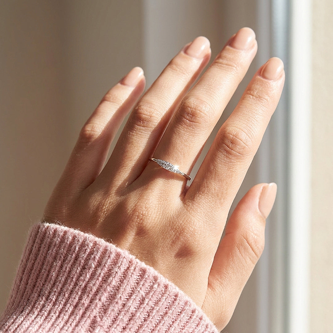 Pavé Curved Bar Moissanite Silver Women Ring | Prm5037