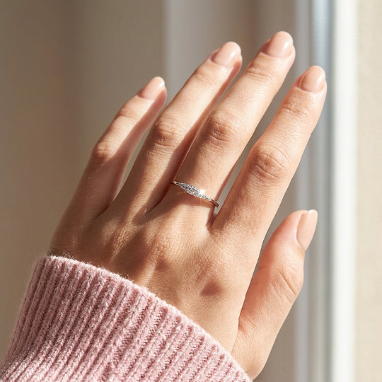 Pavé Curved Bar Moissanite Silver Women Ring | Prm5037