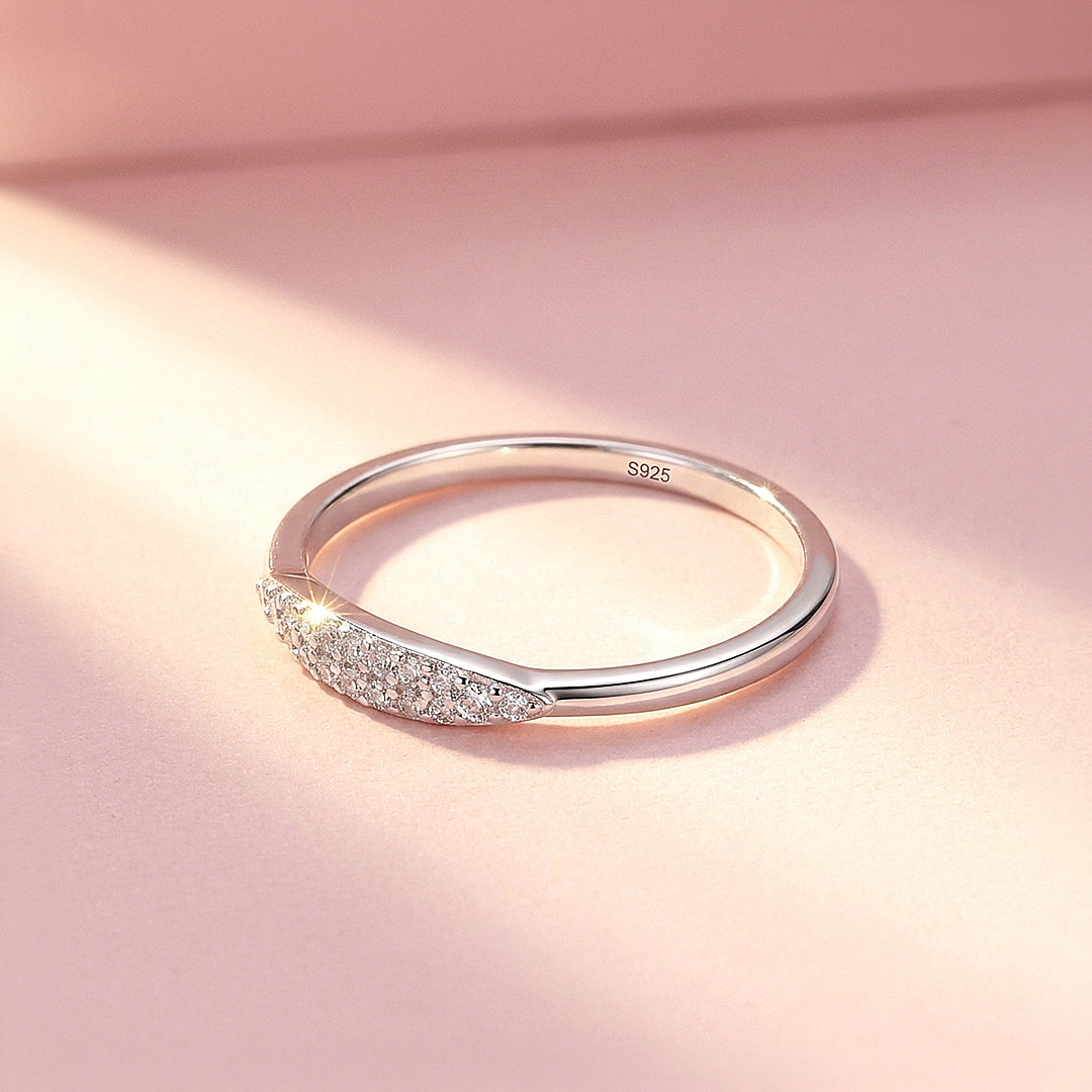 Pavé Curved Bar Moissanite Silver Women Ring | Prm5037