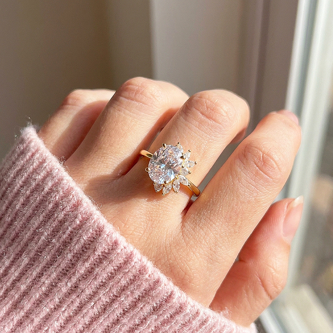 Oval-Cut Sunburst Engagement Ring | 925 Silver | PRM7204