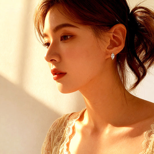 Prm8127: Celestial Marquise Moissanite Stud Earrings