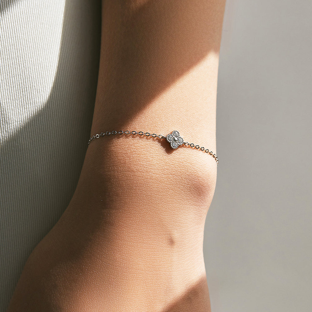 Clover Halo Solitaire Bracelet | Diamond Simulant | Prm9103 - Bracelets | Singapore Jewellery, Wedding Rings & Gifts | Same Day Delivery | Tiara.com.sg