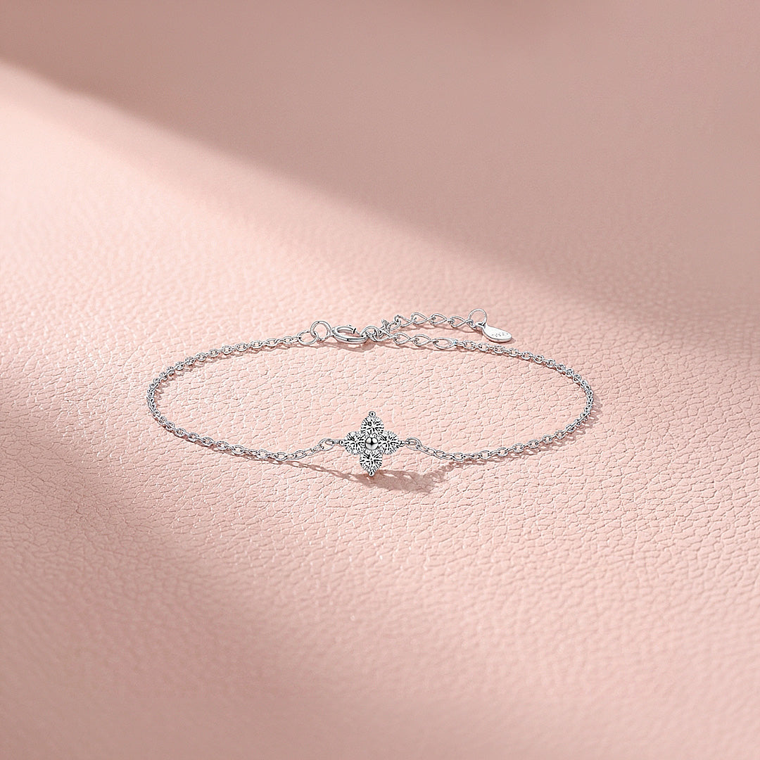 Four-Petal Flower Solitaire Bracelet | Diamond Simulant | Prm9105