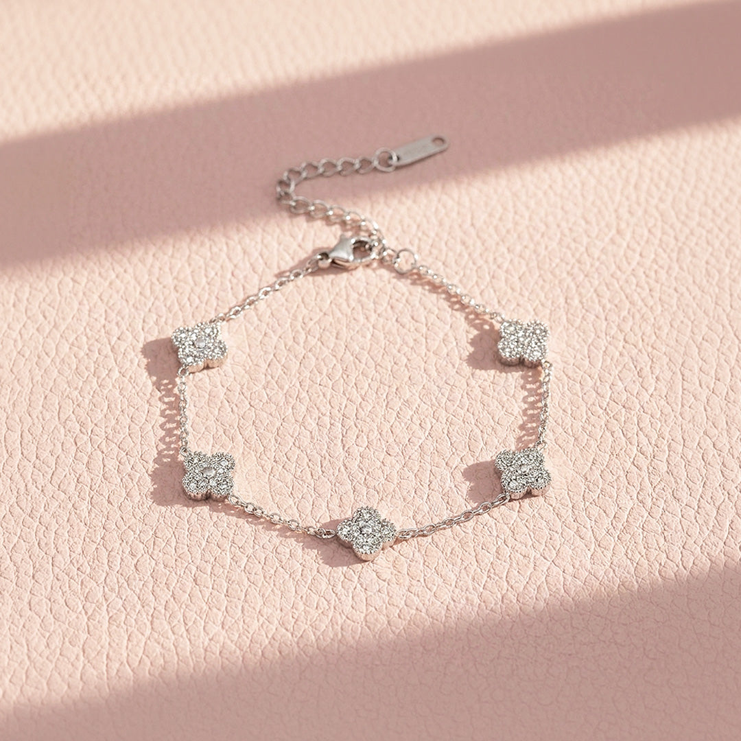 Pavé Clover Station Bracelet | Moissanite | Prm9133