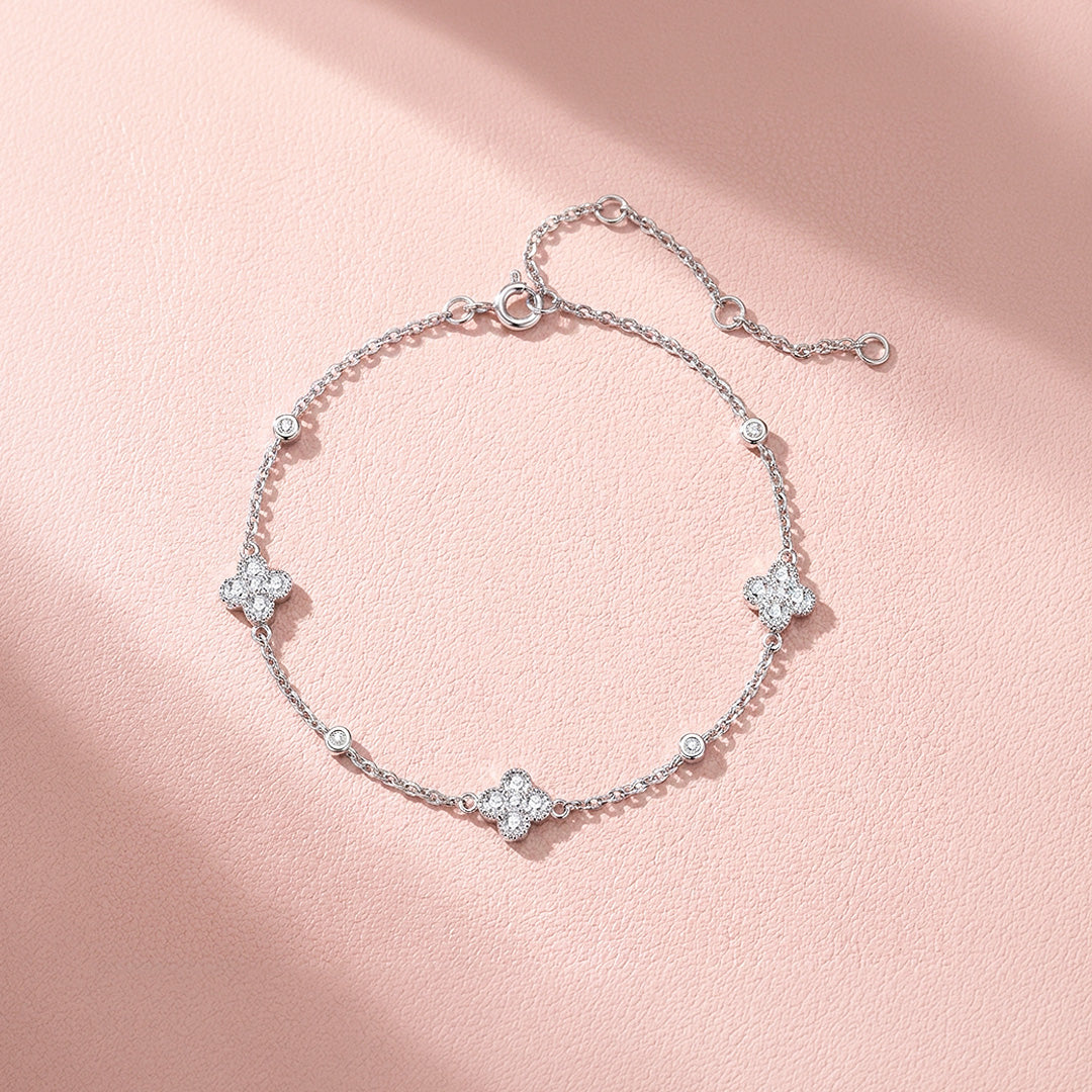 Four Leaf Clover Station Moissanite Silver Women Bracelet | Prm9190