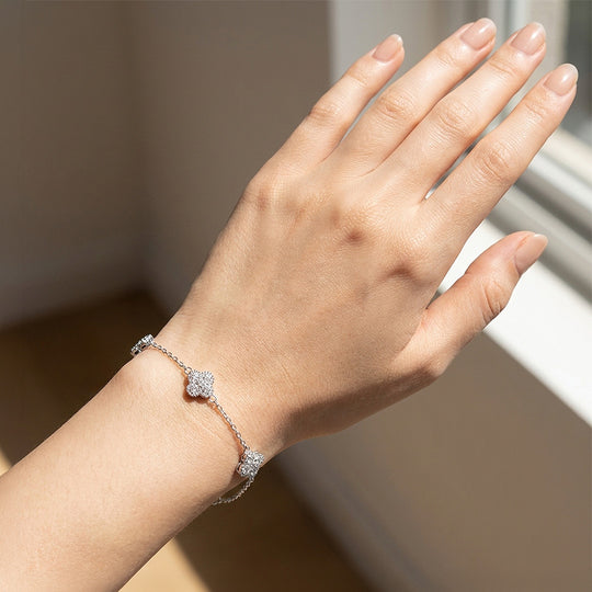Four Leaf Clover Station Moissanite Silver Women Bracelet | Prm9191
