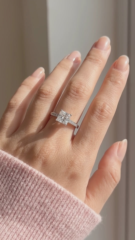 Princess-Cut Solitaire Pavé Shoulder | Women&