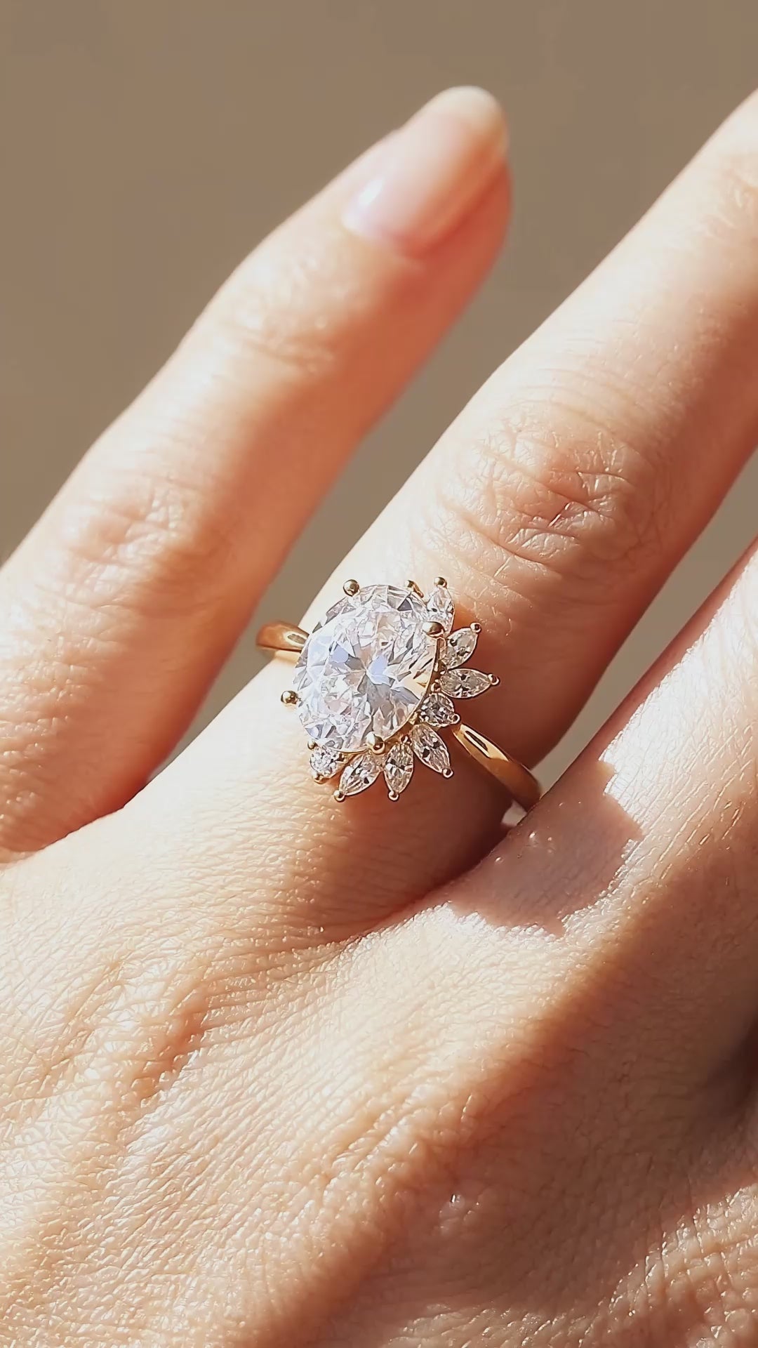 Oval-Cut Sunburst Engagement Ring | 925 Silver | PRM7204